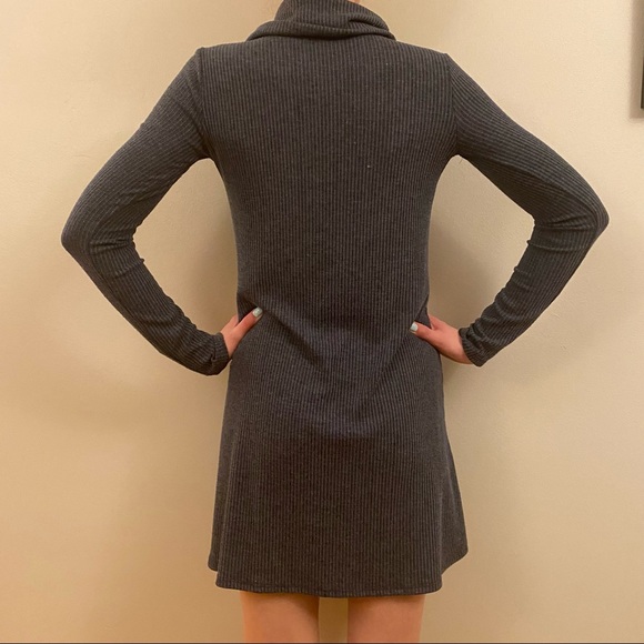 Socialite dress - Picture 3 of 6